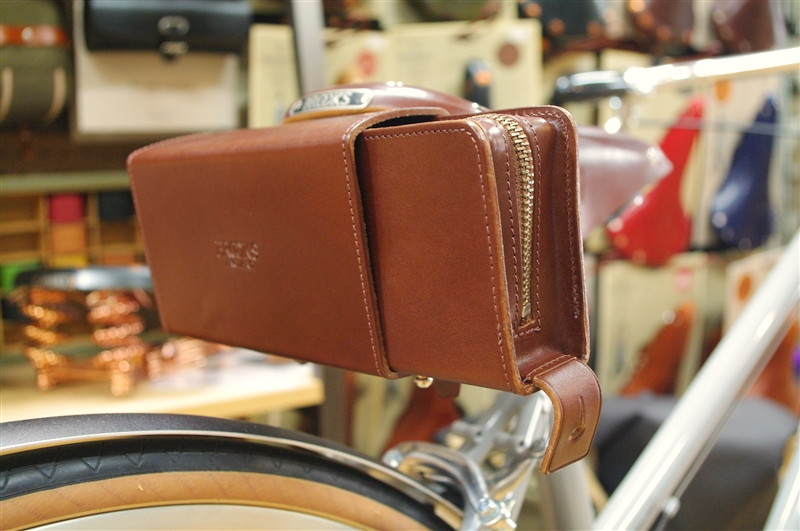 BROOKS / D-SHAPED TOOL BAG BROWN | VelostyleTICKET