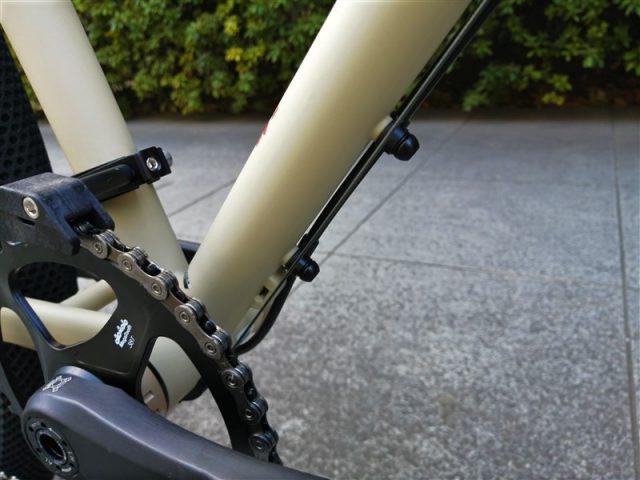 アメリカンブランドbreezerのcrossbikeの完成車radarcafeのvansタイヤカスタム