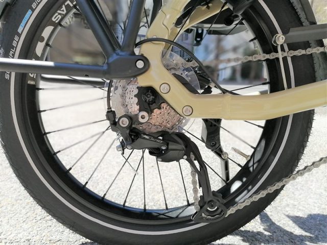 アメリカの折り畳み自転車ブランドtern 新作e-bike "hsd p9"にbobikeのチャイルドシートを取り付け