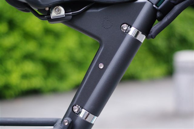 折り畳み自転車 strida 特徴的な折り畳み方式の16インチホイール　2022年モデル