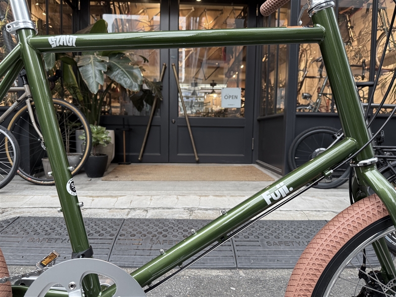 太いタイヤのミニベロ FUJI "STAUT"