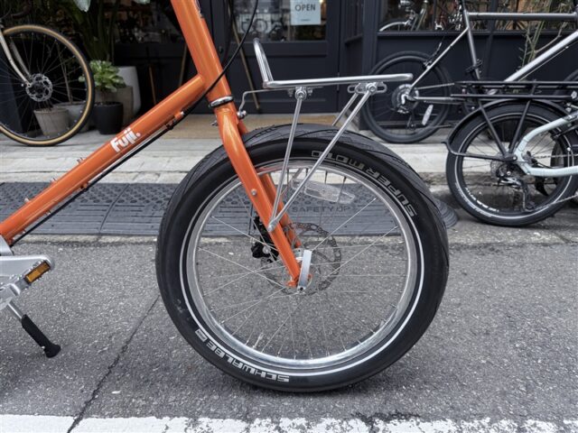 太いタイヤのミニベロ FUJI "STAUT"