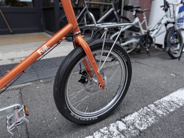 太いタイヤのミニベロ FUJI "STAUT"