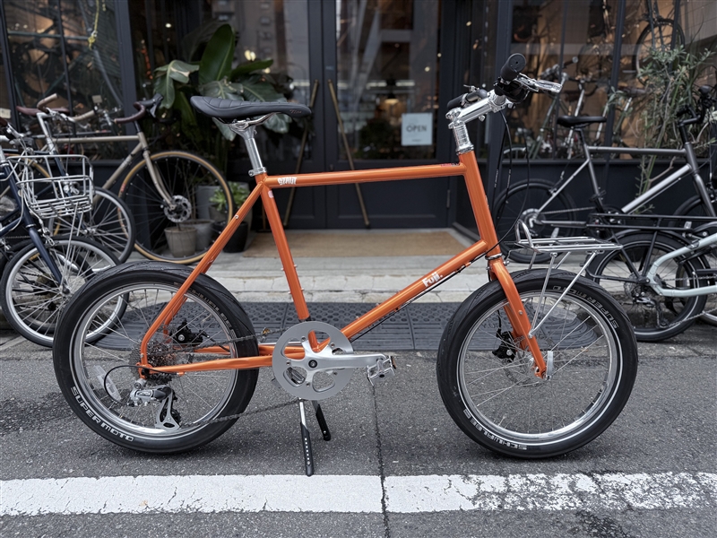 太いタイヤのミニベロ FUJI "STAUT"