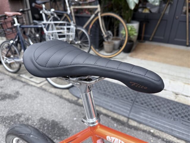 太いタイヤのミニベロ FUJI "STAUT"