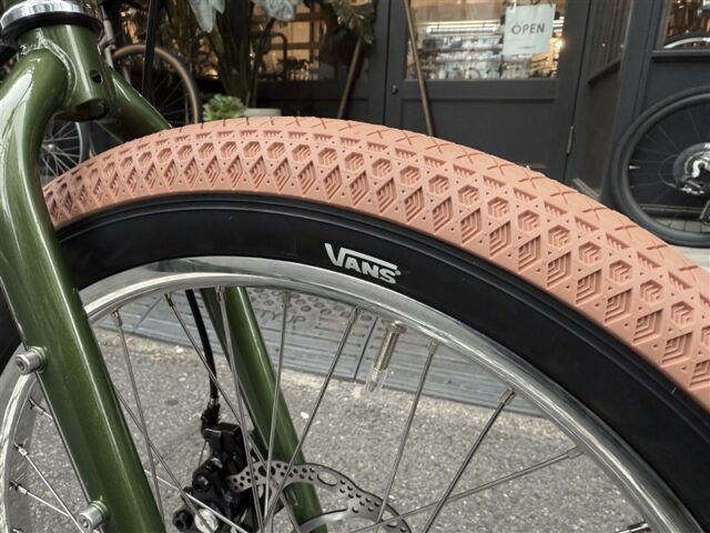 太いタイヤのミニベロ FUJI "STAUT"