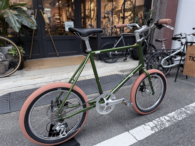 太いタイヤのミニベロ FUJI "STAUT"