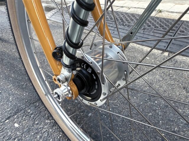 チャイルドシート取り付け可能な日本製ミニベロフレーム EBS "LEAFLONG"